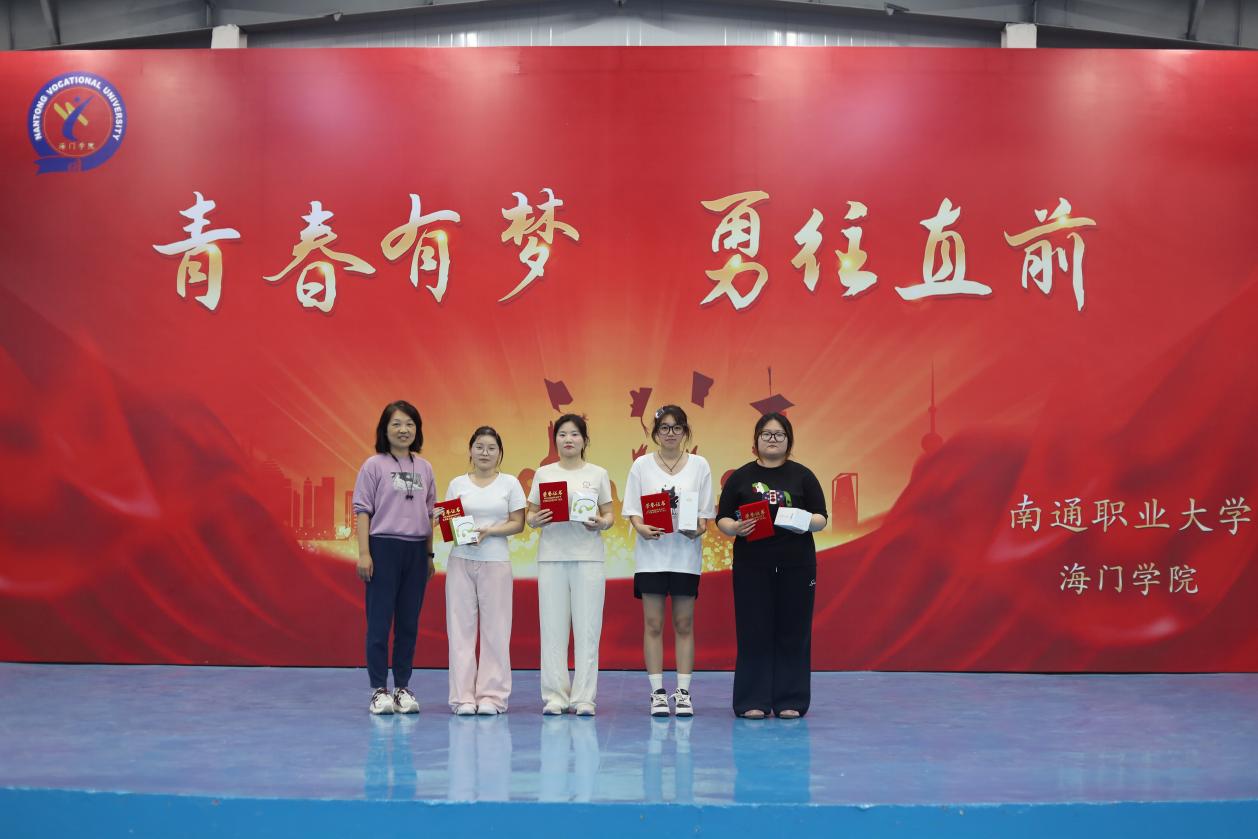 海门学院举办“海之声”杯羽毛球比赛